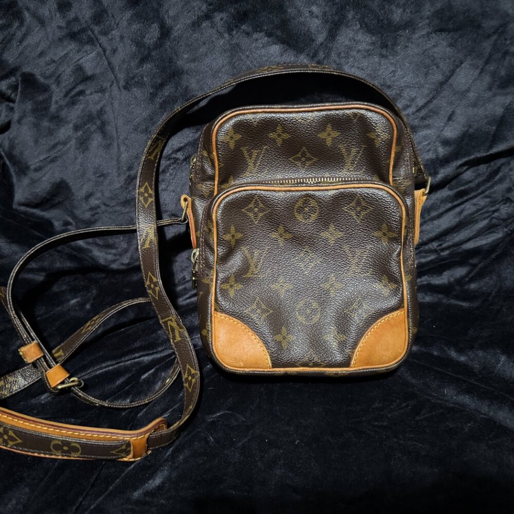 Louis Vuitton Amazone Monogram Canvas Brown Shoulder Mens Crossbody Bag - Picture 2 of 9